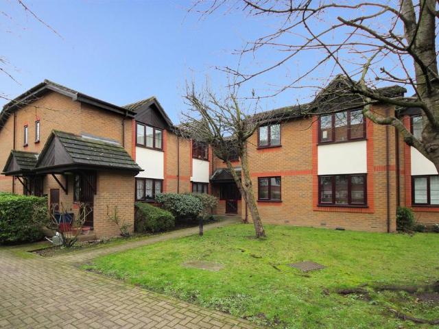 Flat for rent in London Borough of Hounslow, Greater London