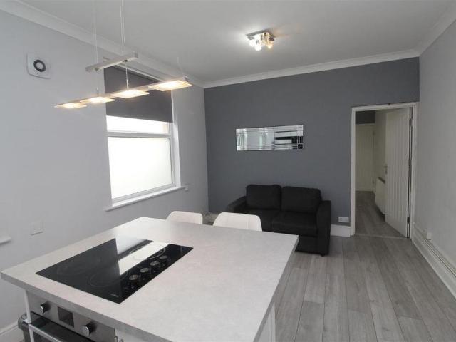 Apartment for rent in Penylan, Falcon Lodge