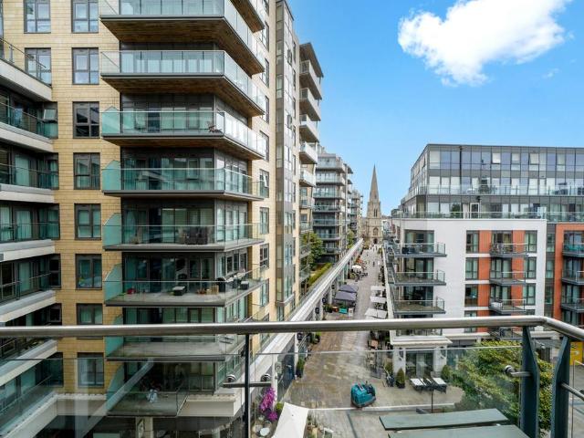 Flat for rent in London Borough of Ealing, Greater London