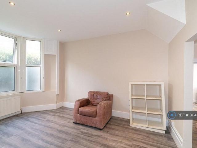 Apartment for rent in Stockwell Park, Greater London