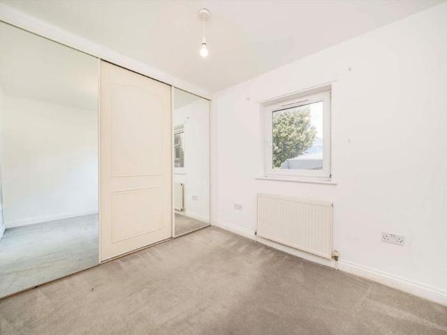 Apartment for rent in Strawberry Hill, Greater London