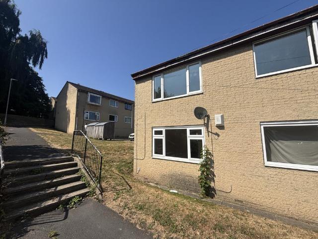 Flat for rent in Rastrick, Calderdale