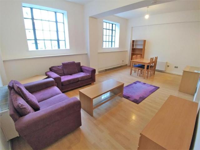 Flat for rent in Calderstones