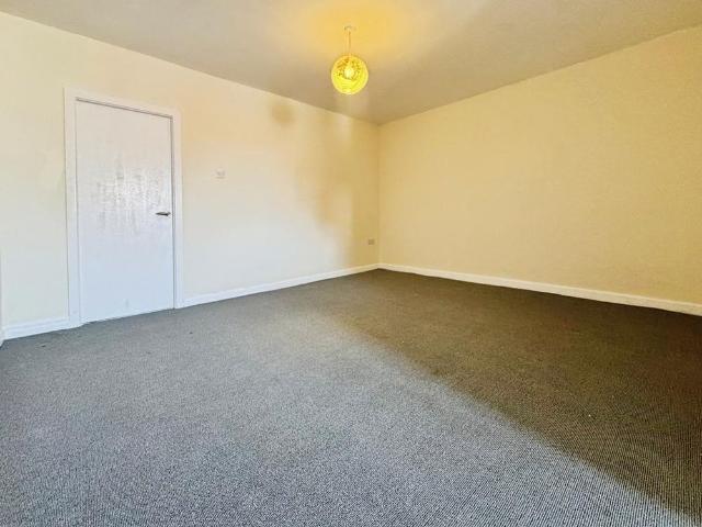 Apartment for rent in Moses Gate, Lee Bank