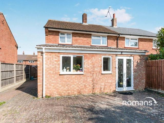 Flat for rent in Old Dean, Heol-las