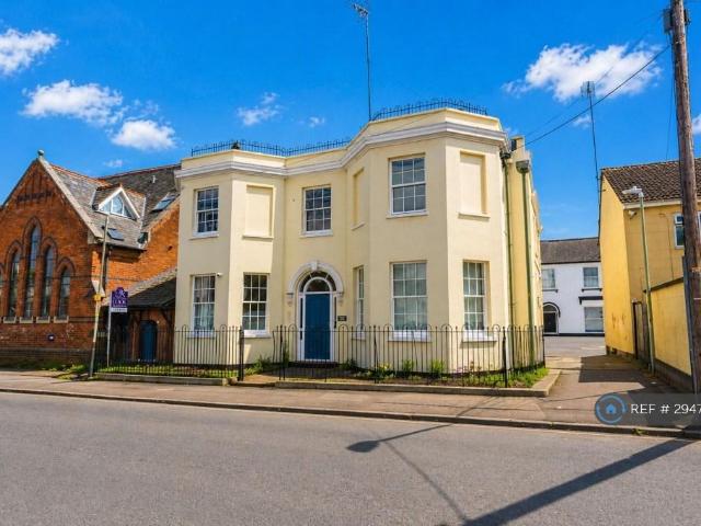 Flat for rent in Ewens Farm, Golden Valley