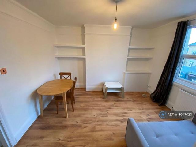 Apartment for rent in Stroud Green, Greater London