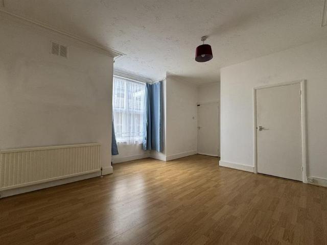 Apartment for rent in Kursaal Estate, Alton Barnes