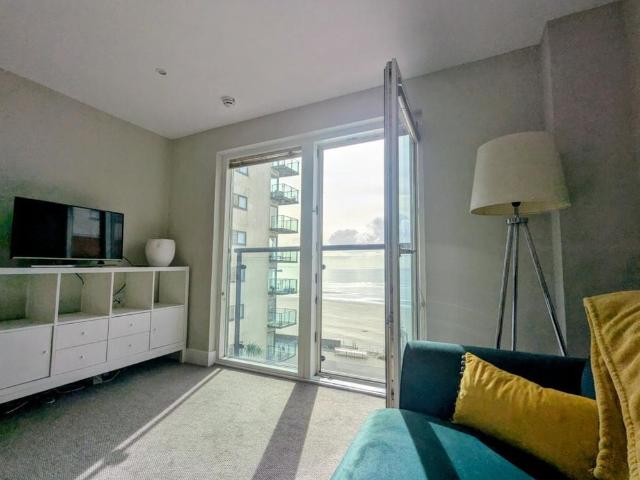 Apartment for rent in Waterfront, Swansea