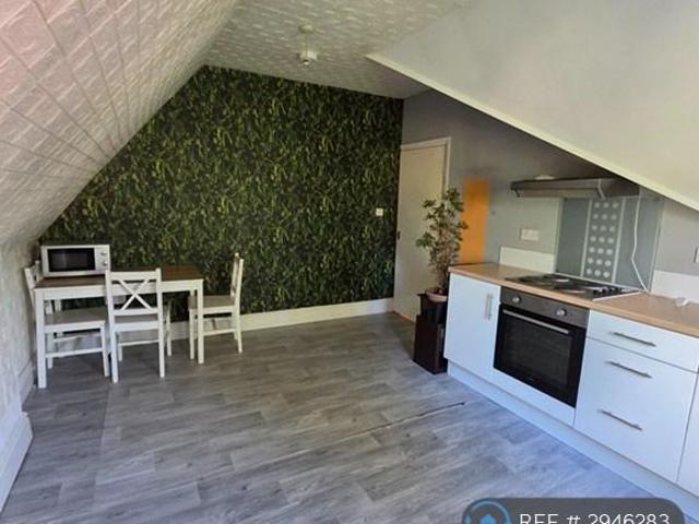 Flat for rent in The Haulgh, Lee Bank