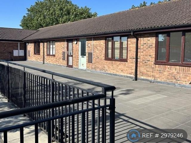 Flat for rent in Burton and Winkton, Burton