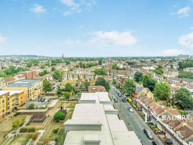 Apartment for rent in London Borough of Croydon, Thornton Heath
