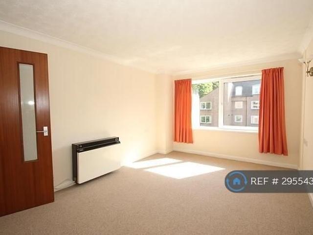 Apartment for rent in Horsell, Woking
