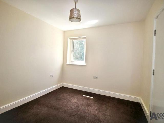 Apartment for rent in Rush Green, Greater London