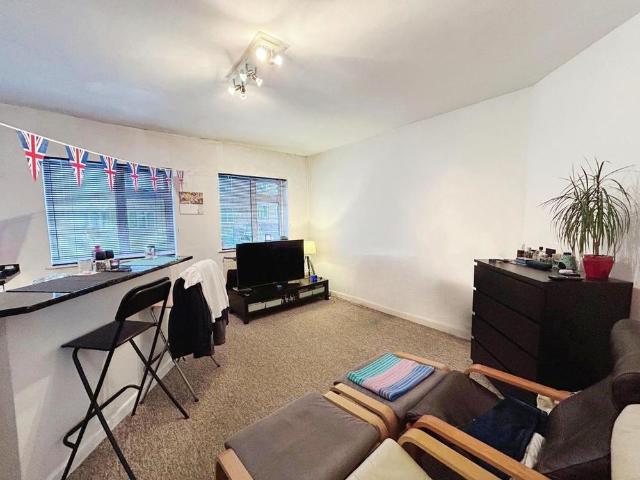 Apartment for rent in Berrylands, Greater London