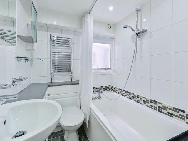 Flat for rent in Kensington, Greater London