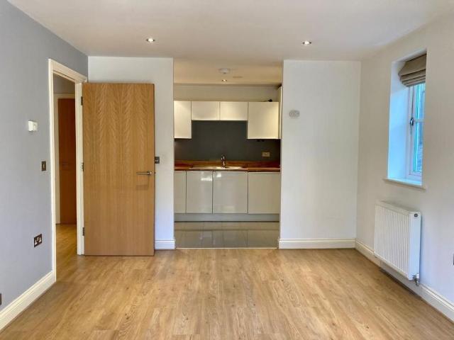 Apartment for rent in Red Hill, Surrey