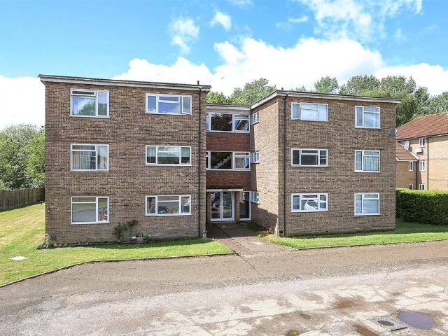Flat for rent in Red Hill, Surrey