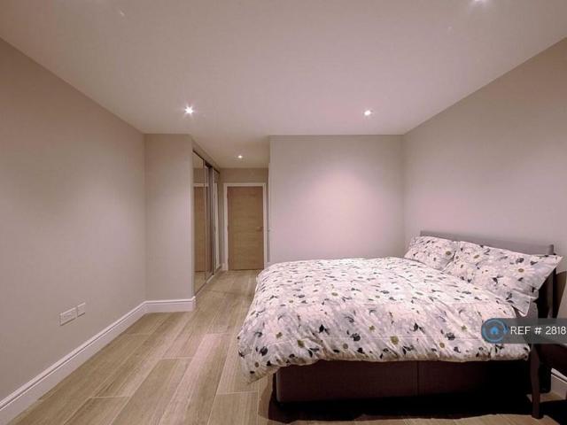 Apartment for rent in Slough, Isle Of Man