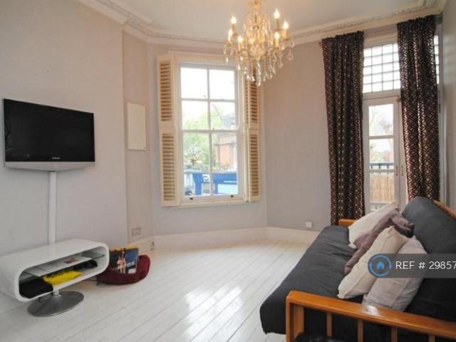 Flat for rent in Kew, Greater London