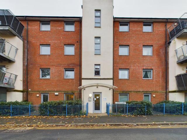 Flat for rent in Castlefield, Cressex