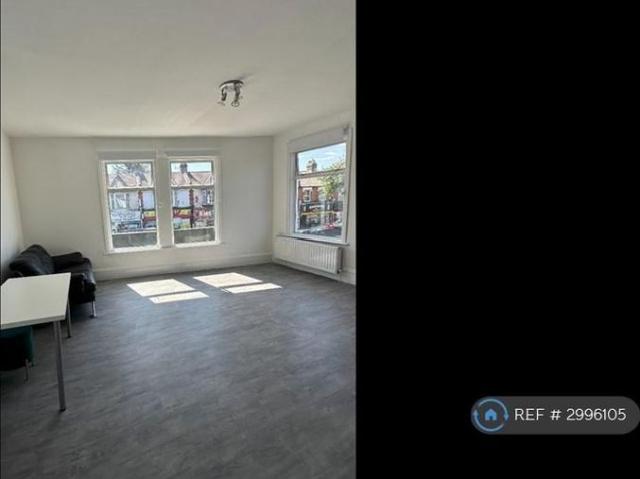 Apartment for rent in Seven Kings, Greater London