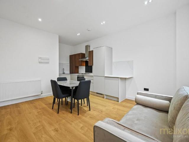 Apartment for rent in Furzedown, Greater London