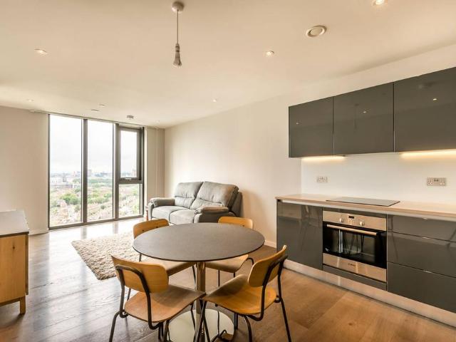 Flat for rent in Elephant and Castle, Greater London