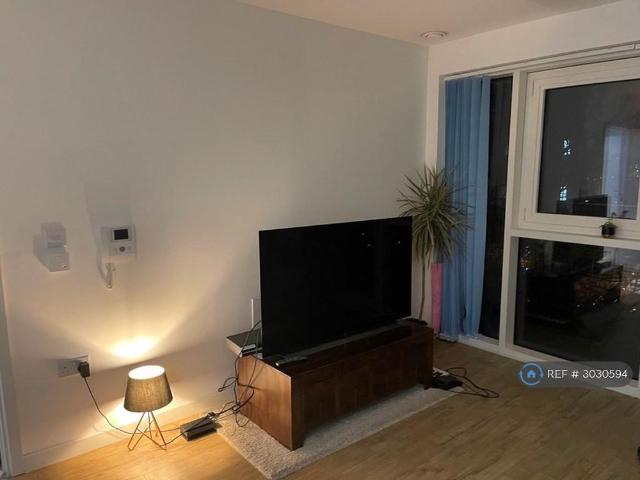 Apartment for rent in Greenland Place, Greater London