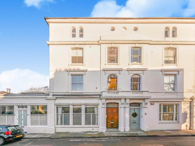 Flat for rent in Petersham, Greater London