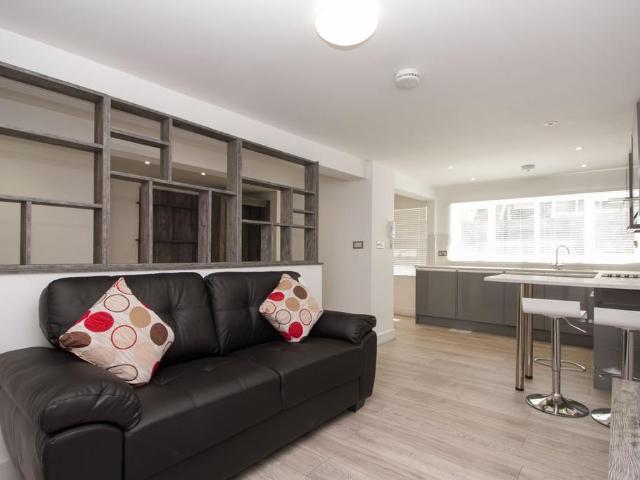 Flat for rent in Elmfield, Leicestershire