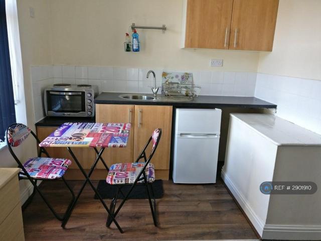 Flat for rent in Huddersfield, West Yorkshire