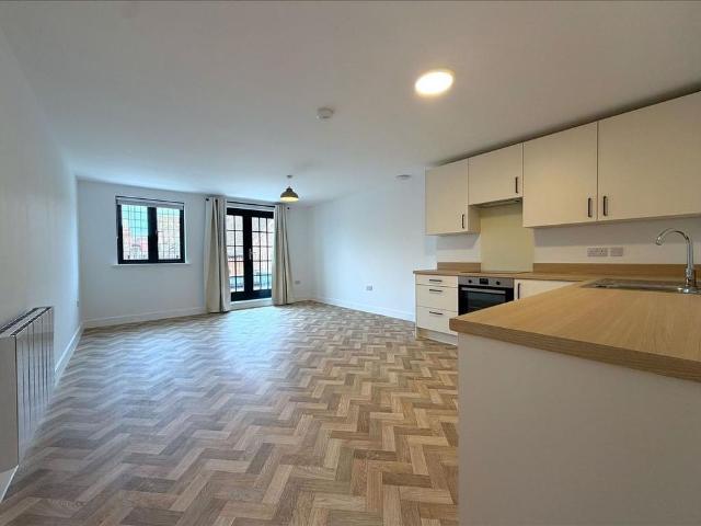 Apartment for rent in Fole, Surrey