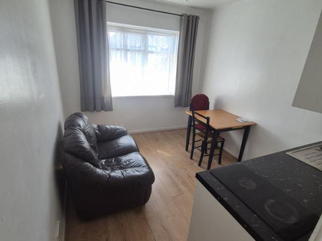 Flat for rent in Wealdstone, Greater London