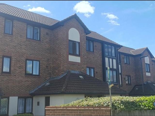 Flat for rent in London Borough of Hounslow, Greater London