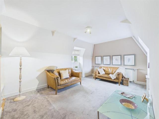 Apartment for rent in Stumperlowe, Fulwood