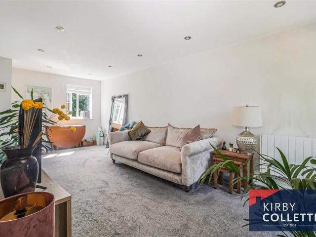 Apartment for rent in Broxbourne, Hertfordshire