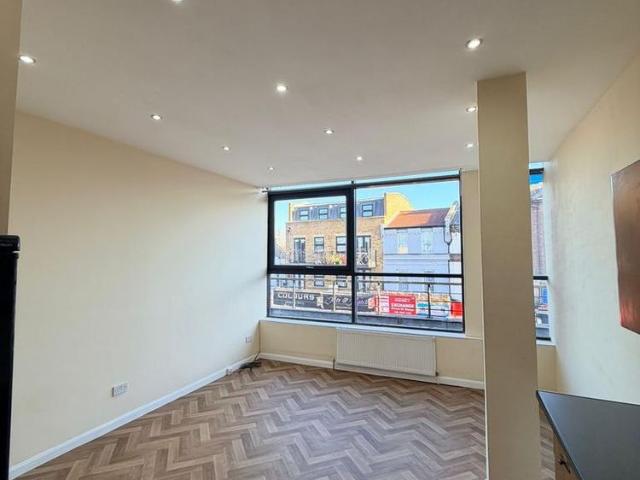 Apartment for rent in Upton Park, Greater London