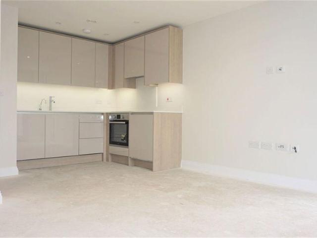 Flat for rent in Uxbridge, London Borough of Hillingdon