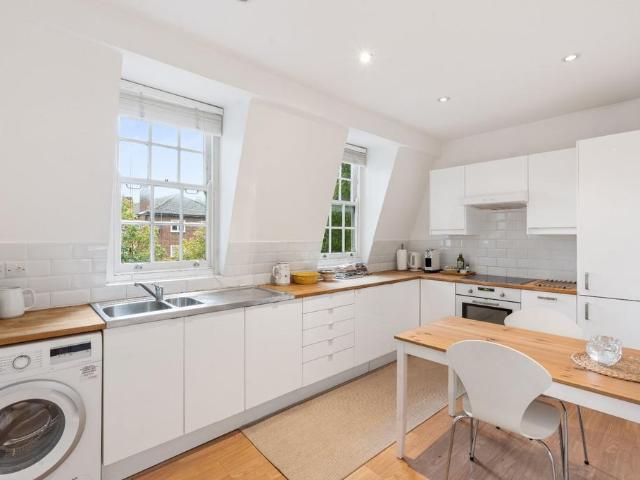 Flat for rent in Angel, Greater London