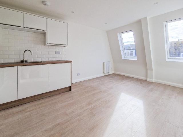 Flat for rent in St Helier, Greater London