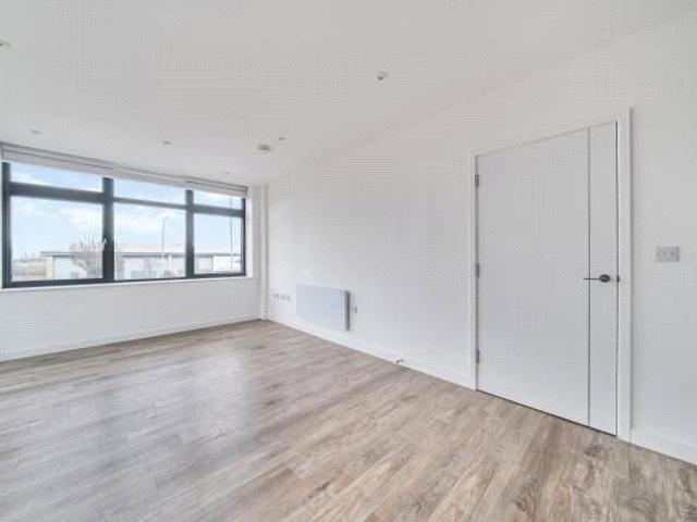 Apartment for rent in Birch Green, Lower Halliford