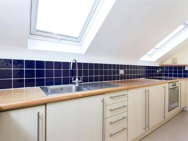 Apartment for rent in Chapel End, Highams Park