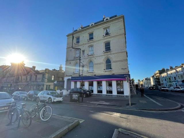 Flat for rent in Aldrington