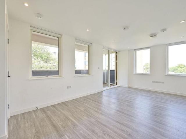 Apartment for rent in Southfields, Greater London