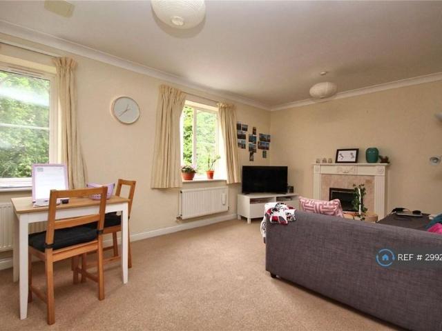 Apartment for rent in Horsell, Woking
