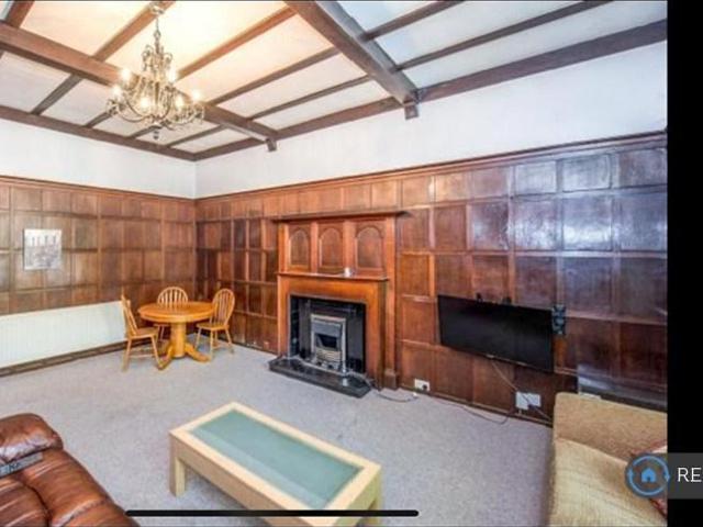 Flat for rent in Calderstones