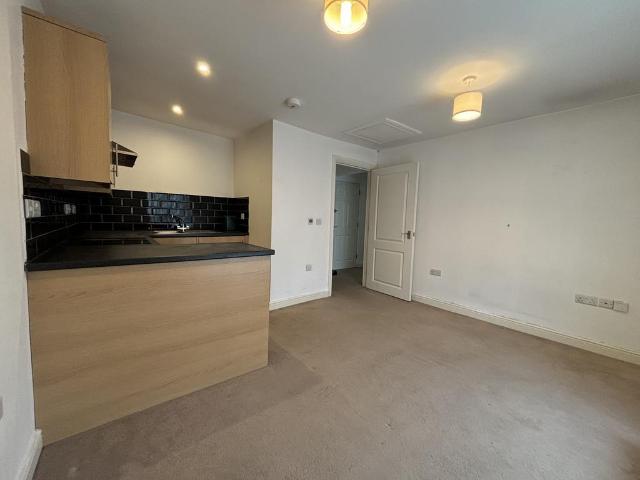 Flat for rent in Ewens Farm, Golden Valley