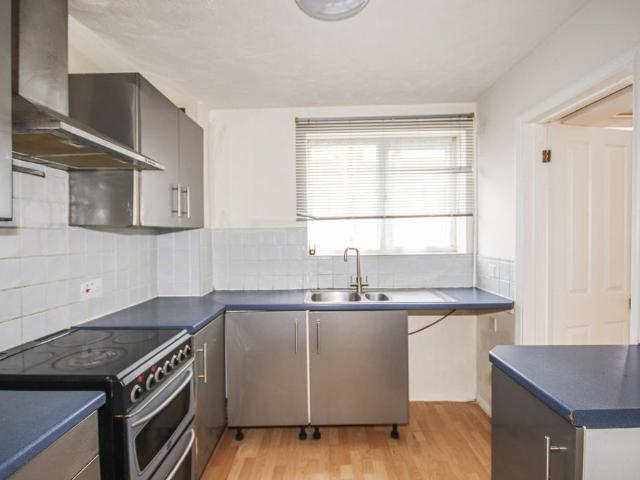 Flat for rent in Oad Street, Kent