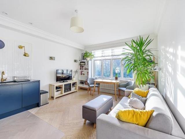Flat for rent in Mapesbury, Greater London